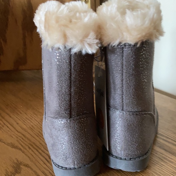 Cat & Jack Karley girls grey boot size 5  or 6 sparkle look - Picture 4 of 7